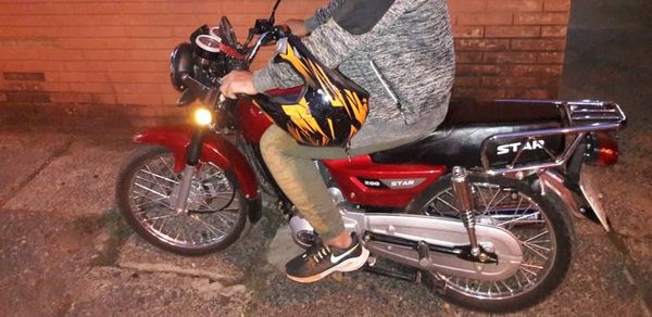 Despojaron a un joven de su moto y al poco tiempo un control policial detuvo a los delincuentes - Nacionales - ABC Color
