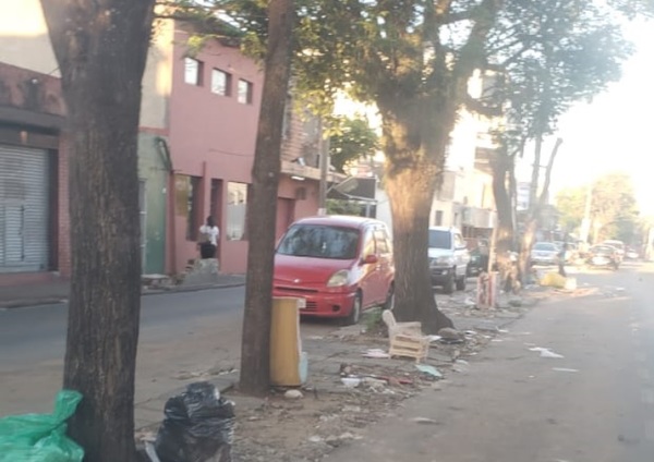 Lamentable situación de céntrica avenida de San Lorenzo » San Lorenzo PY