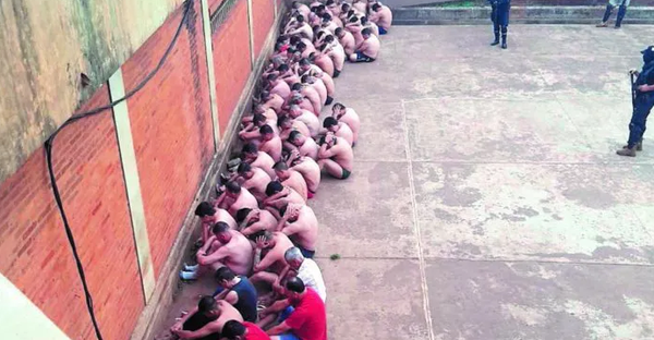 Reclusos denuncian que son torturados durante requisa en Itapúa - Noticiero Paraguay