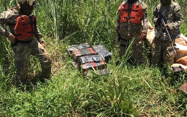 Incautan paquetes de marihuana durante patrulla fluvial