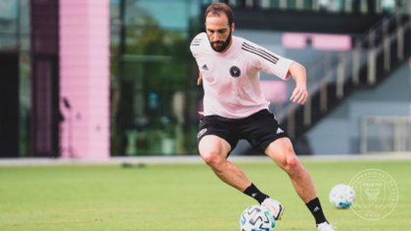 Gonzalo Higuaín da positivo al covid-19 - Fútbol - ABC Color