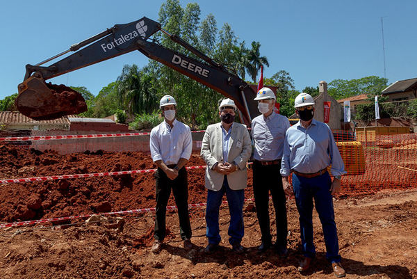 Palada inicial del edificio Fortaleza Boggiani: gran dimensión en todo (US$ 20 millones de inversión)
