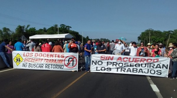San José de los Arroyos: Pobladores cierran ruta y exigen soluciones al MOPC