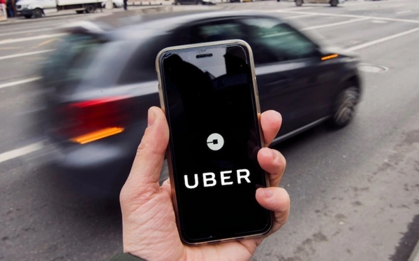 Uber no se responsabiliza tras grave accidente de usuaria, denuncian