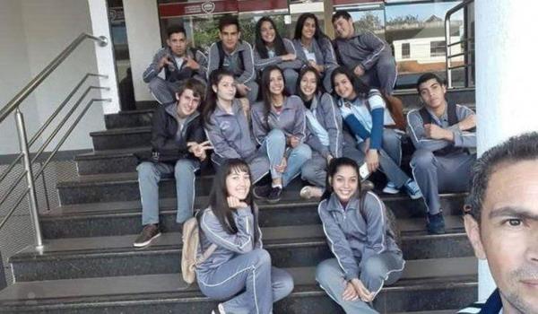 Estudiantes donan fondo del curso para ayudar a compañero que se operó del corazón – Prensa 5