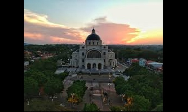 Hendy la pandemia en Caacupé: Basílica de la Virgen debe G 450 millones