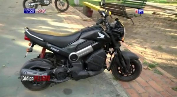 Fue a denunciar el robo de su moto y lo encontró en la comisaría | Noticias Paraguay