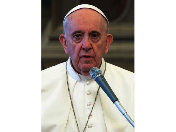 Vaticano investiga “me gusta” del Papa a foto de una modelo
