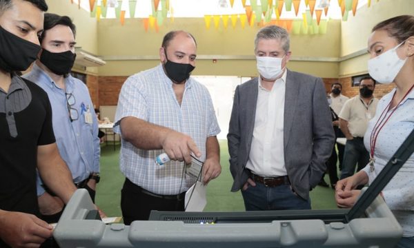 Presidente del TSJE recorrió locales de votación para Elecciones de Abogados