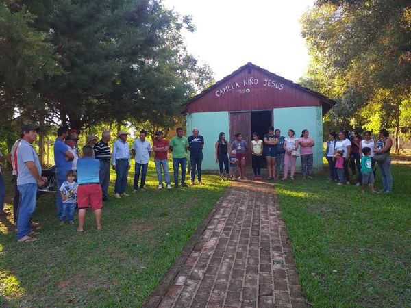 Vecinos y dos policías se disputan por el terreno de una capilla en Ybyrarobaná - Nacionales - ABC Color
