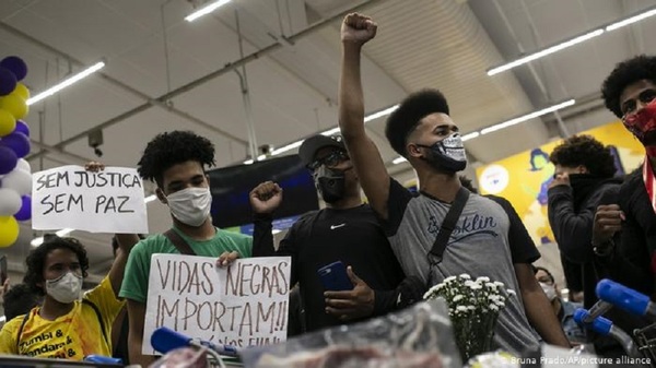 Tras la muerte brutal de un joven, se registraron varias protestas en Brasil