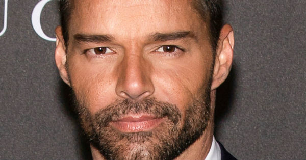 Ricky Martin confiesa tener embriones congelados por si decide ampliar su familia - C9N