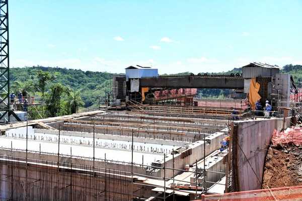 Avanza montaje de vigas trasversales del Puente de la Integración