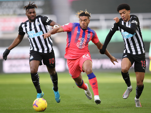 Chelsea alcanza la cima tras superar a Newcastle