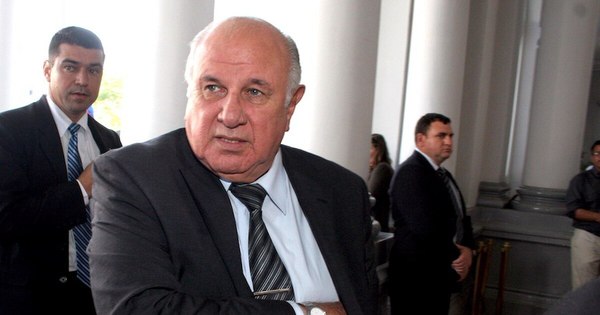 La Nación / Criminales abandonaron mochilas y celulares que podrían tener informaciones sobre Óscar Denis