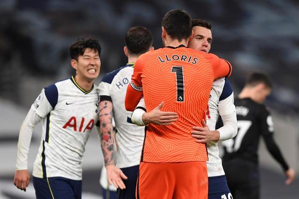 Tottenham se hace con el liderato a costa del City