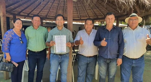 Liberales brindan apoyo a intendente de Caaguazú - Noticiero Paraguay