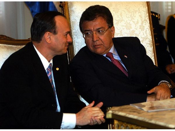 La binacionalidad del despilfarro