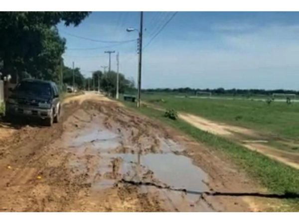 Calles intransitables con cada lluvia en Carmelo Peralta