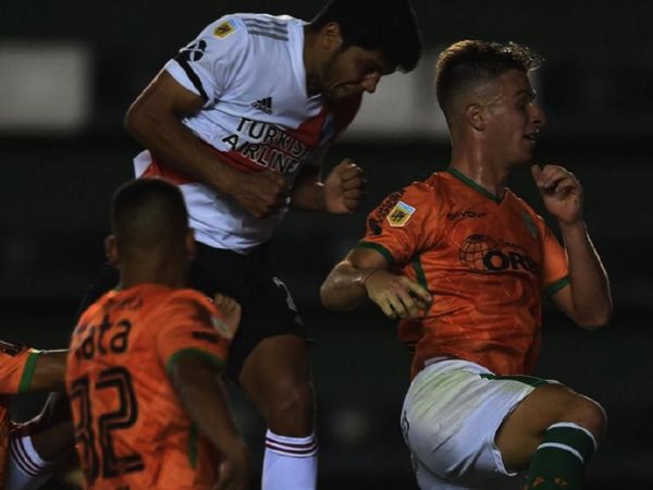 Rojas mete presión con gol y asistencia