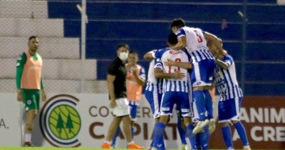 La Nación / El “12” con un triunfo clave y es único líder