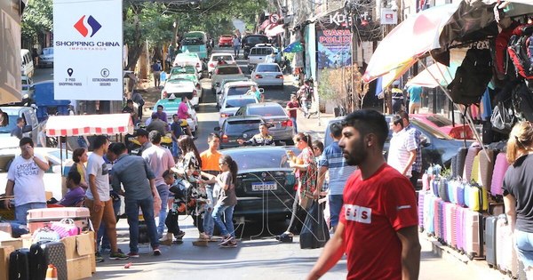 La Nación / Aprueban ordenanza que prohíbe presencia de limpiavidrios en Ciudad del Este