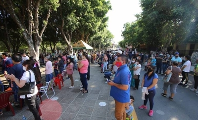 HOY / Multitud de feligreses en Caacupé pese a recomendaciones