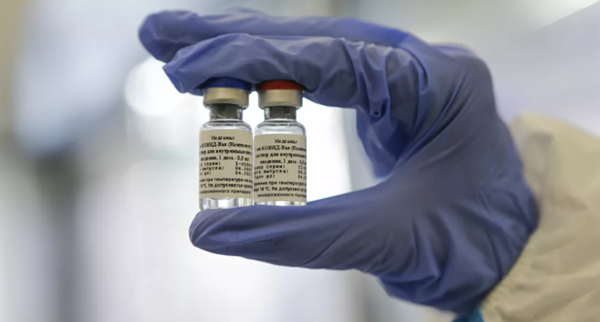 Anuncian que la vacuna rusa Sputnik V costará menos que las de Pfizer y Moderna | .::Agencia IP::.