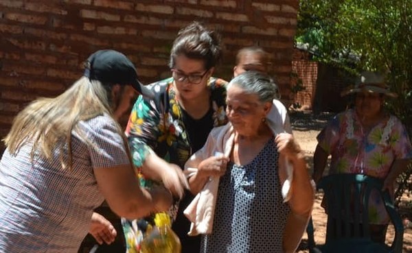 Betty Burgos: "Los kits de alimentos se darán a familias más vulnerables" - Noticiero Paraguay