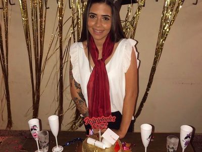 Profe peló su brazo repleto de tatuajes y  causó revuelo
