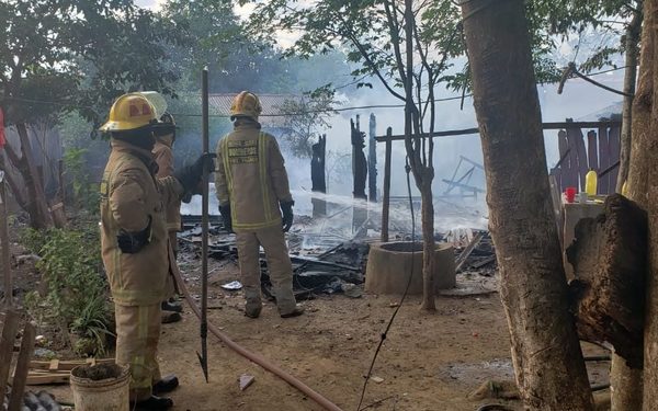 Hombre se queda sin nada tras incendio de su vivienda