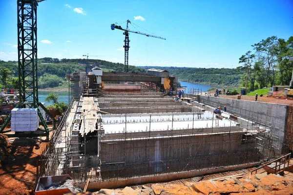 Intensifican montaje de vigas trasversales del segundo puente con Brasil - ADN Paraguayo