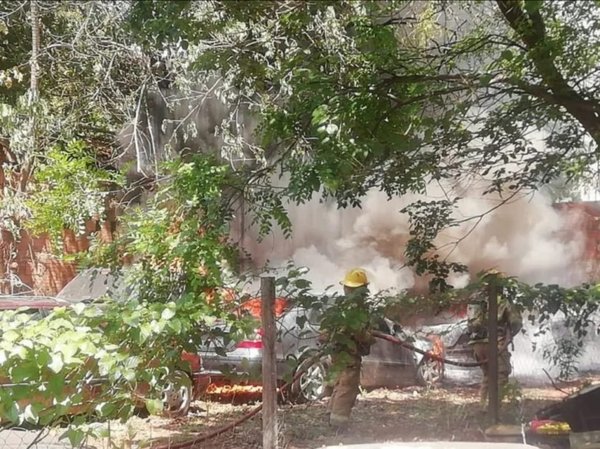 Incendio en depósito de autos | Noticias Paraguay