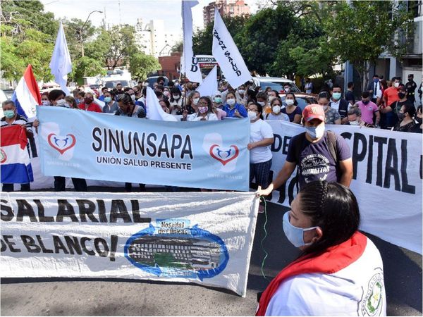 Trabajadores de Clínicas convocan a una "marcha urgente"