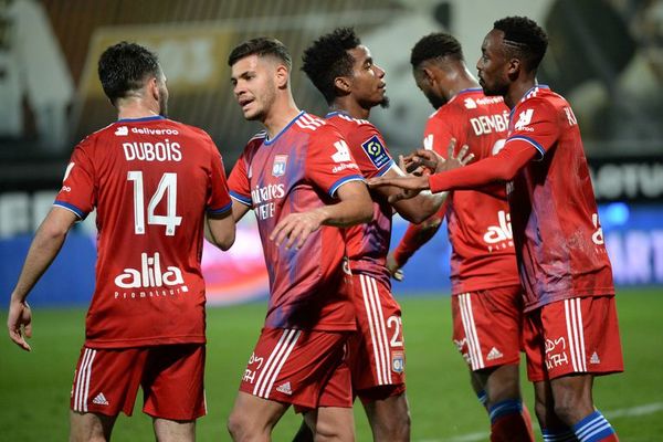 El Lyon gana al Angers y se sube al podio de la Ligue 1 - Fútbol - ABC Color