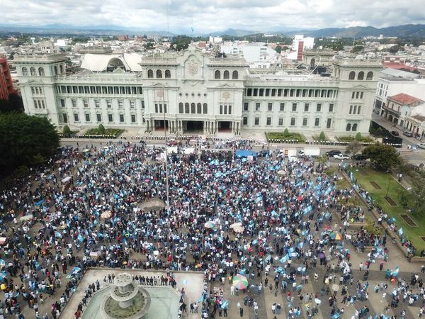 Las claves de la crisis política de Guatemala en el primer año de Giammattei - Mundo - ABC Color