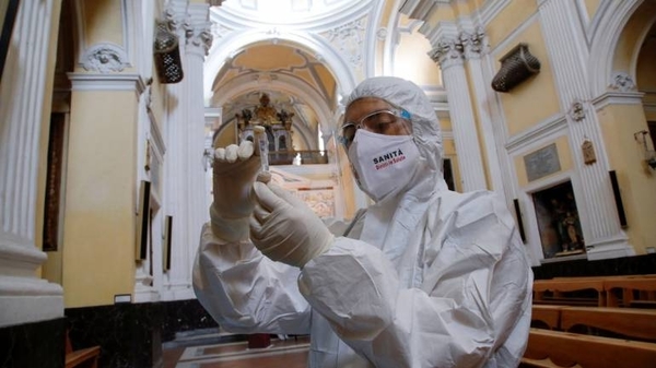HOY / Italia iniciará una campaña de vacunación "sin precedentes" contra el coronavirus a finales de enero