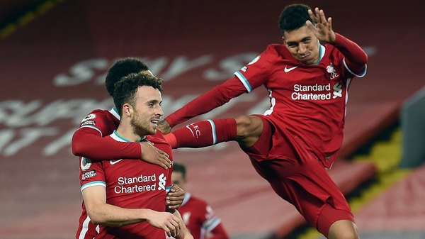 Liverpool golea al Leicester y vuelve a lo más alto de la Premier League