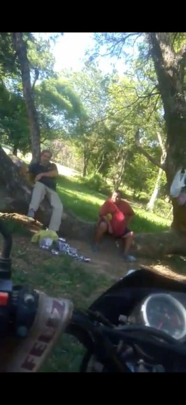 Inadaptados y vándalos rompen vallado en el Botánico para beber y “farrear” - Nacionales - ABC Color