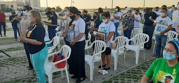 Familiares de víctimas de accidentes de tránsito recuerdan a fallecidos - Nacionales - ABC Color