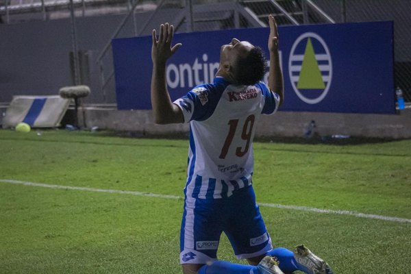 Crónica / La joya que casi dejó el fútbol