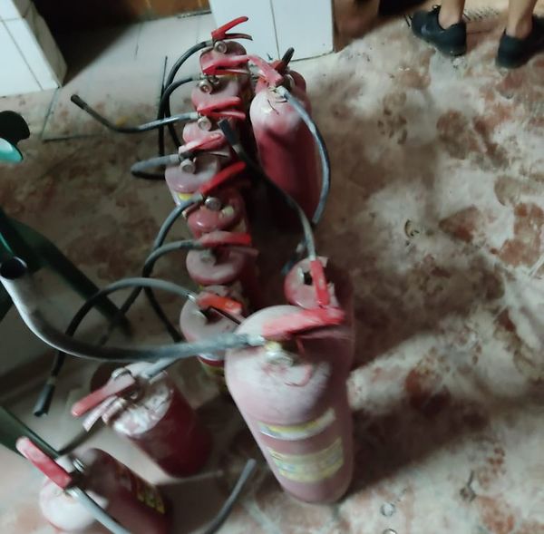 Rápida acción de personal de panadería logra evitar propagación de incendio - Nacionales - ABC Color