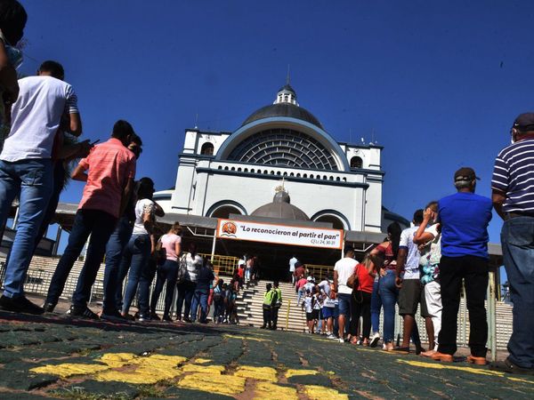 Caacupé:  Fieles copan la Basílica   a días del inicio del novenario