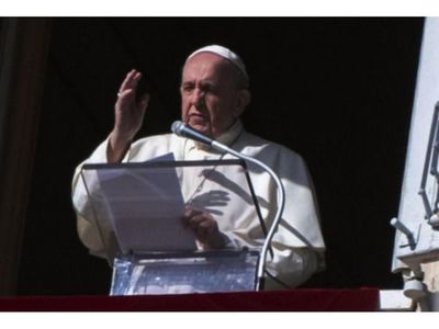 Papa pide a jóvenes no dejarse anestesiar por el consumo