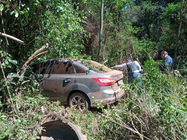 Balacera, persecución e incautación de vehículo robado en Argentina - Nacionales - ABC Color