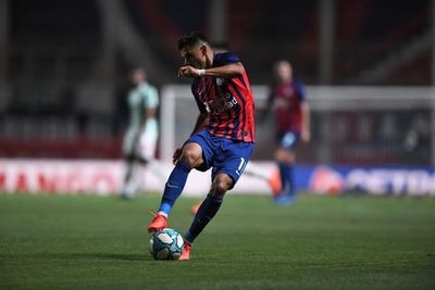 “Pude convertir de vuelta de pelota parada, pero estoy más contento por la victoria” - Fútbol - ABC Color