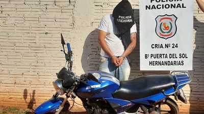 Detienen a delincuente y recuperan de su poder una motocicleta robada
