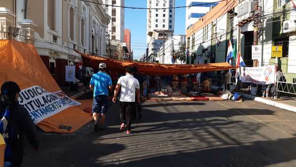 Campesinos retornan a Asunción exigiendo cumplimiento de acuerdo con Gobierno