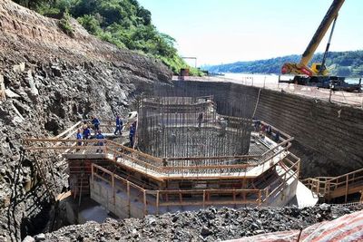 Senadora Arrúa justifica préstamo para obras complementarias de segundo puente en Alto Paraná - La Primera Mañana - ABC Color