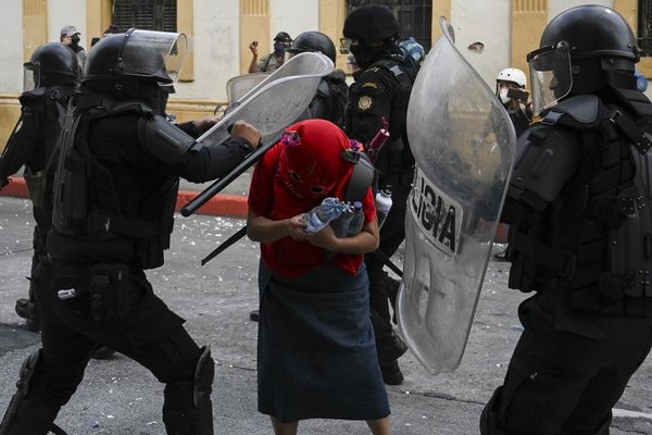 Protestas en Guatemala: la policía detuvo a 37 manifestantes y hubo decenas de heridos » Ñanduti